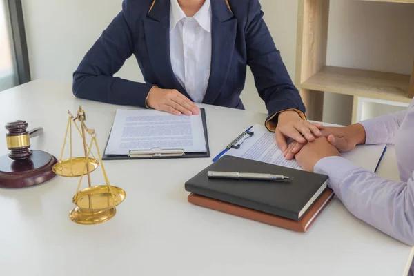 Personal Injury Attorneys Explain the Difference Between Settlement and Trial